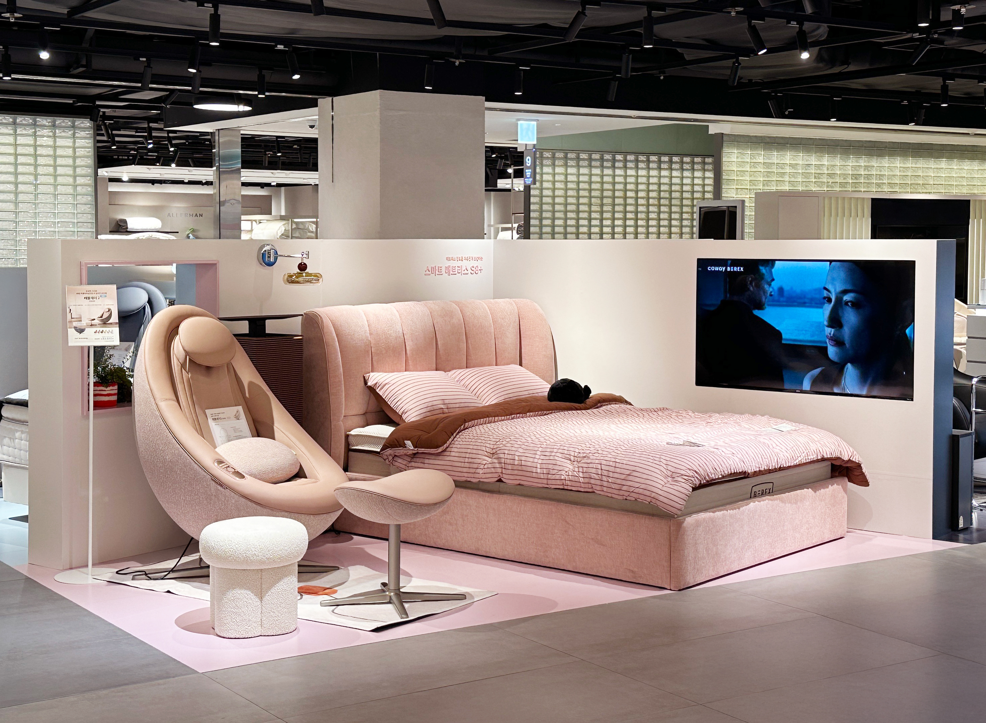 코웨이갤러리 롯데 잠실 팝업스토어 테라코타 핑크 테마존