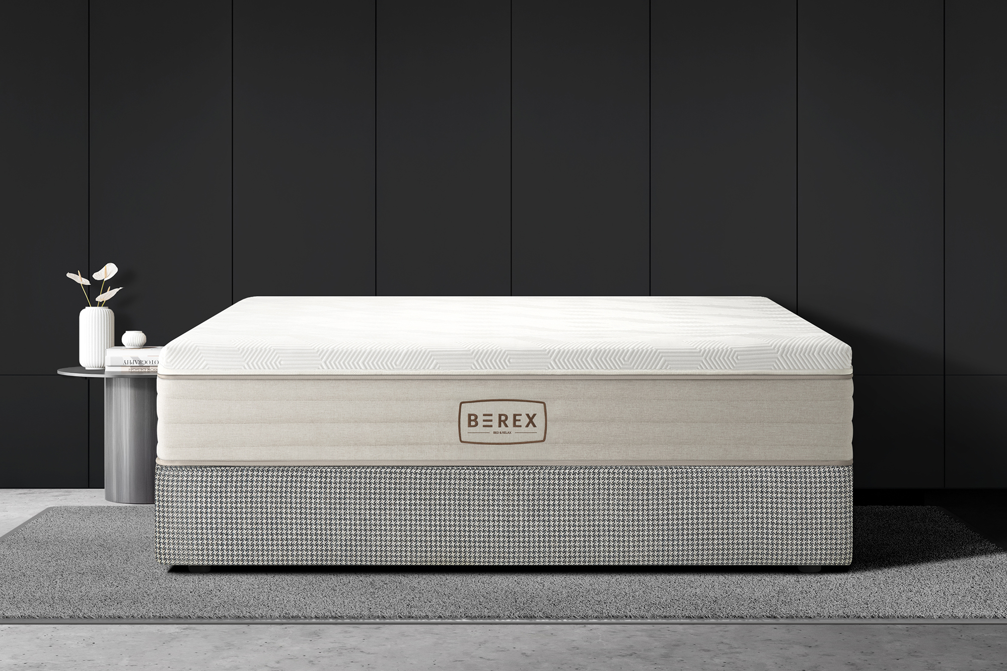 침대에 안마 기능을 결합한 ‘코웨이 비렉스(BEREX) M시리즈’ 안마 매트리스 사진입니다. 헤드보드가 없는 디자인이며 색상은 차콜 그레이 하운드투스입니다. 매트리스 내부에 안마 모듈이 탑재되어 있으며 안마 모드 작동 시에만 안마 모듈이 올라와 평상시에는 이질감 없이 침대 본연의 편안한 착와감을 제공합니다. 척추 길이와 굴곡을 감지해 사용자 맞춤 마사지를 제공하며, 20가지 넘는 안마 프로그램이 탑재되어 컨디션과 취향에 따라 원하는 마사지 테마를 선택할 수 있습니다.